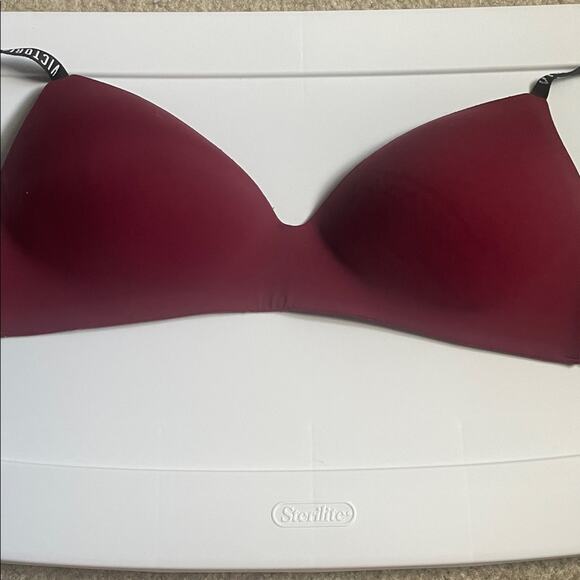 Victoria's Secret Red Bra non-wire / wire free bra - Picture 1 of 6